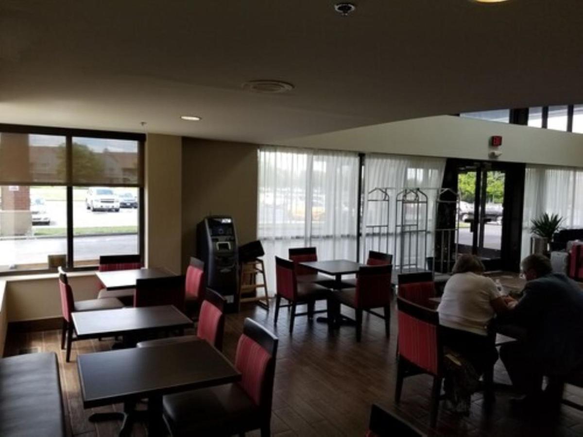 Comfort Inn Cleveland Airport Міддлберґ-Гайтс Екстер'єр фото
