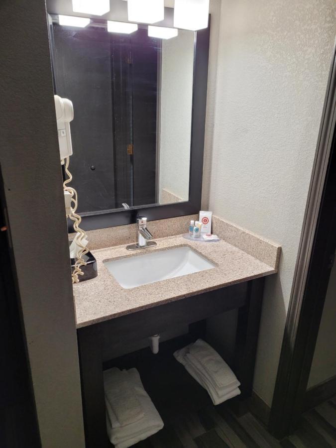 Comfort Inn Cleveland Airport Міддлберґ-Гайтс Екстер'єр фото