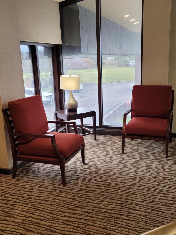 Comfort Inn Cleveland Airport Міддлберґ-Гайтс Екстер'єр фото