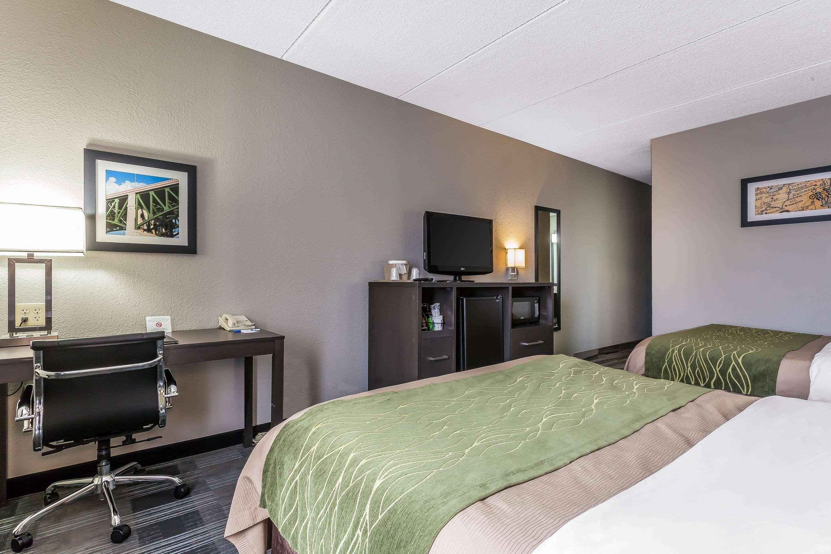 Comfort Inn Cleveland Airport Міддлберґ-Гайтс Екстер'єр фото