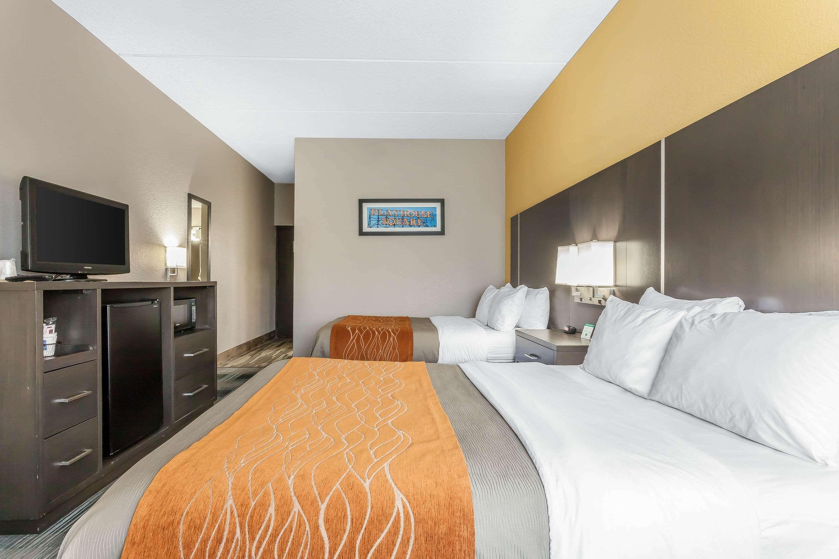 Comfort Inn Cleveland Airport Міддлберґ-Гайтс Екстер'єр фото