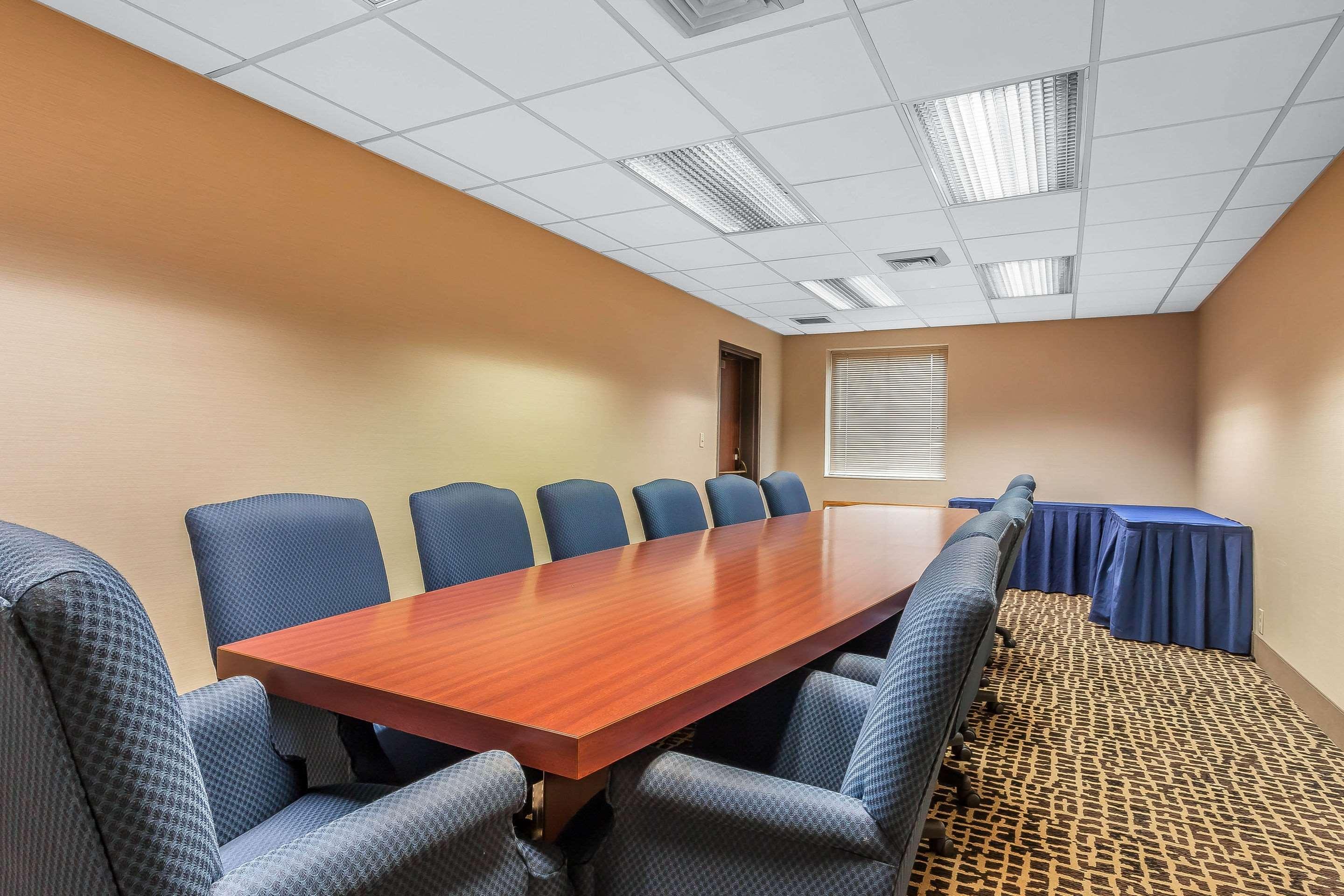 Comfort Inn Cleveland Airport Міддлберґ-Гайтс Екстер'єр фото