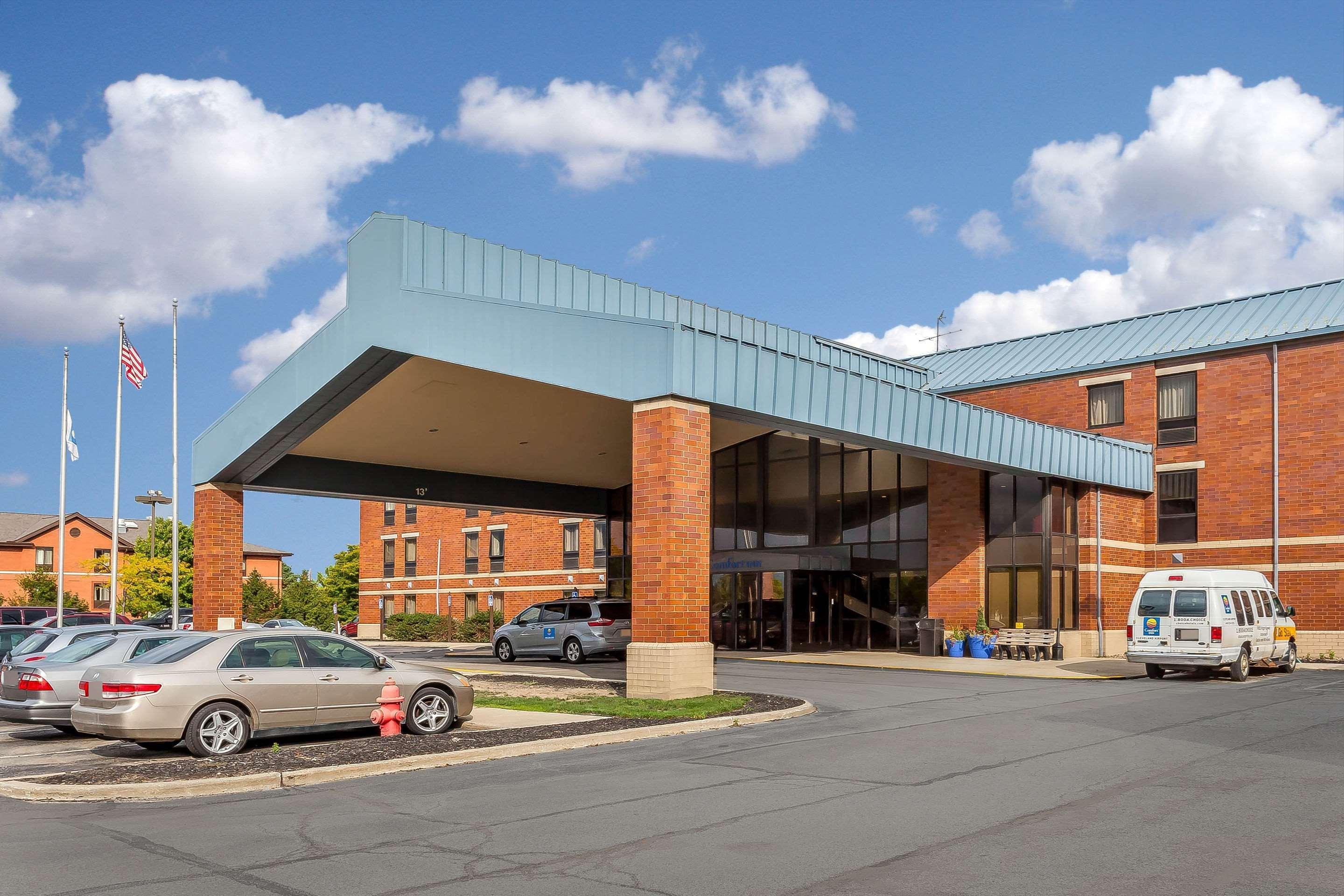 Comfort Inn Cleveland Airport Міддлберґ-Гайтс Екстер'єр фото