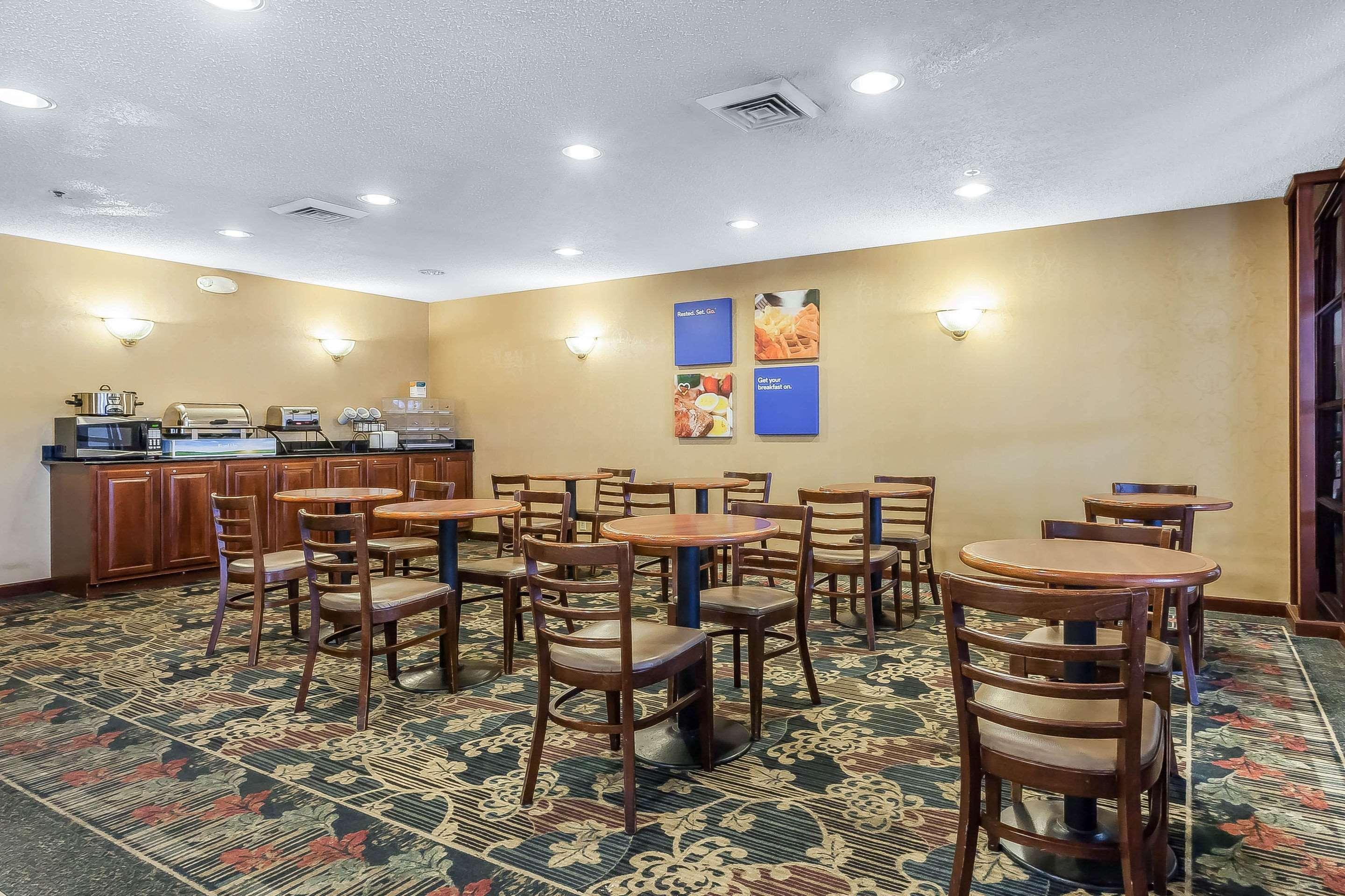 Comfort Inn Cleveland Airport Міддлберґ-Гайтс Екстер'єр фото
