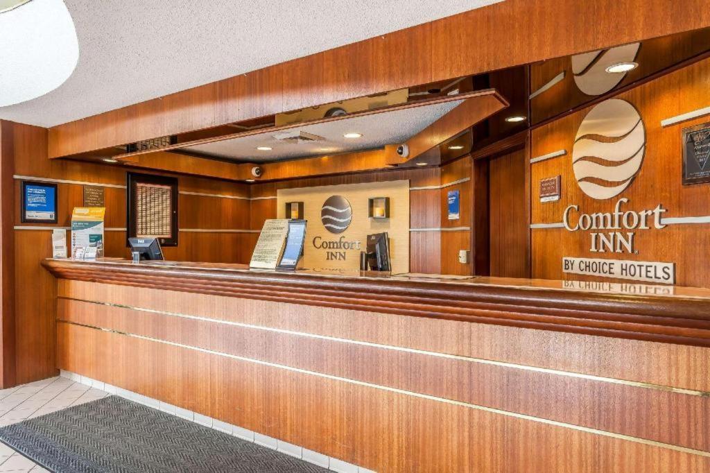Comfort Inn Cleveland Airport Міддлберґ-Гайтс Екстер'єр фото