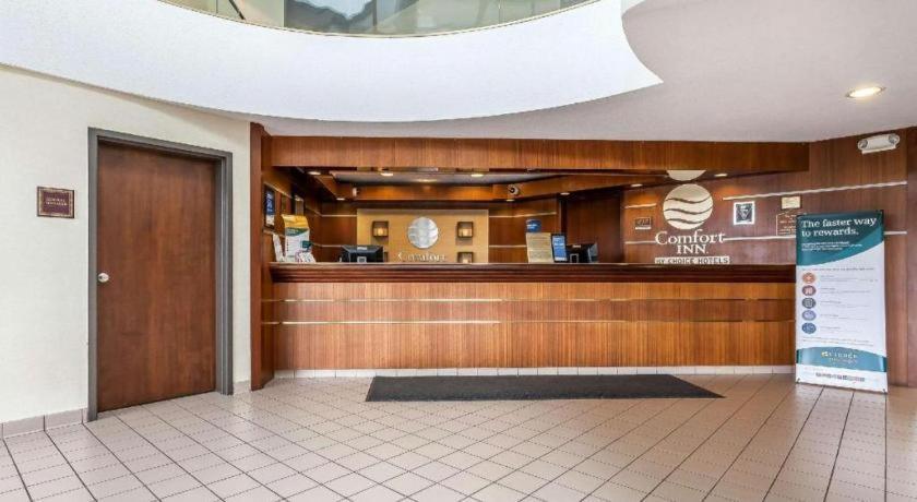 Comfort Inn Cleveland Airport Міддлберґ-Гайтс Екстер'єр фото